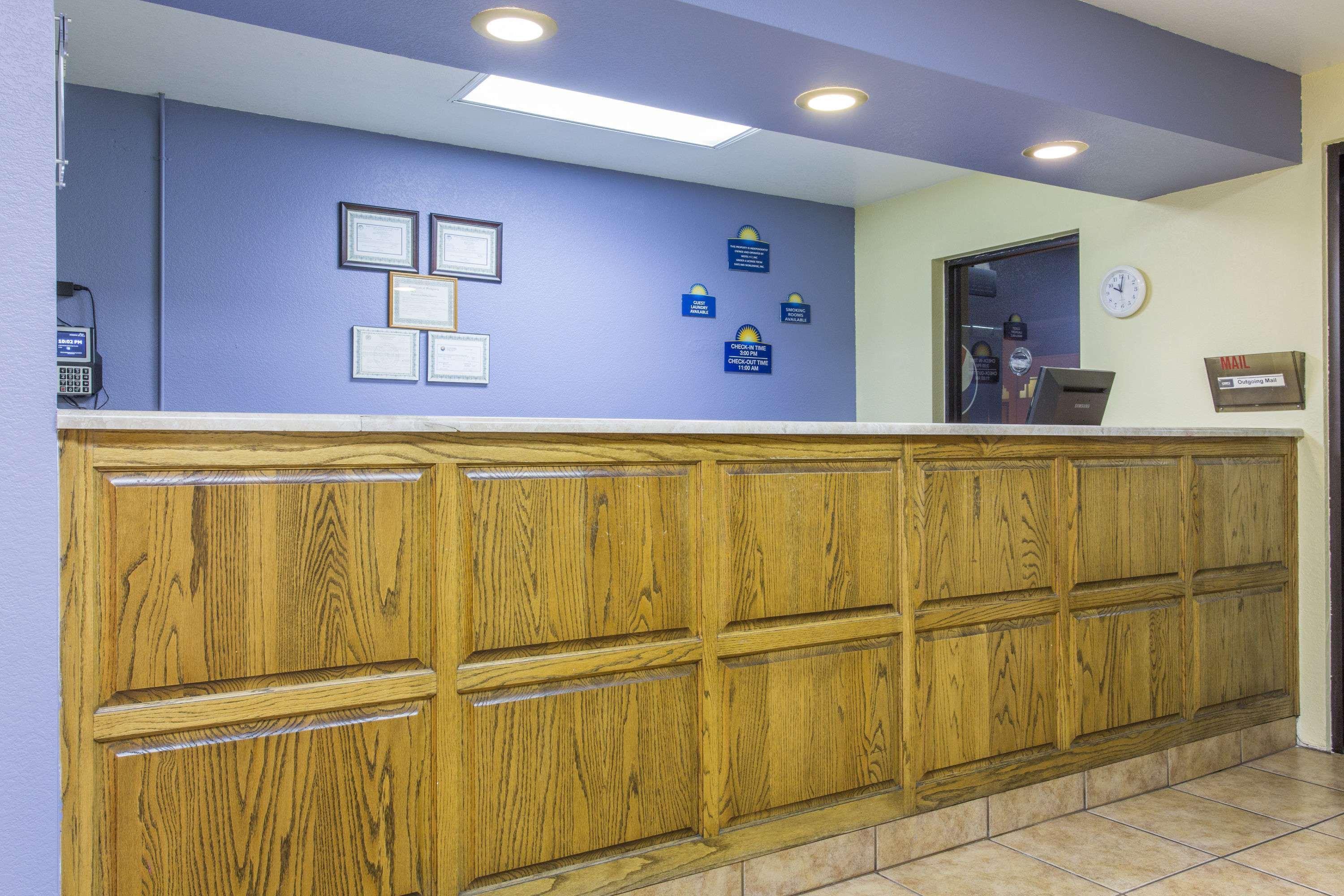 Days Inn By Wyndham Kingman West Exteriör bild