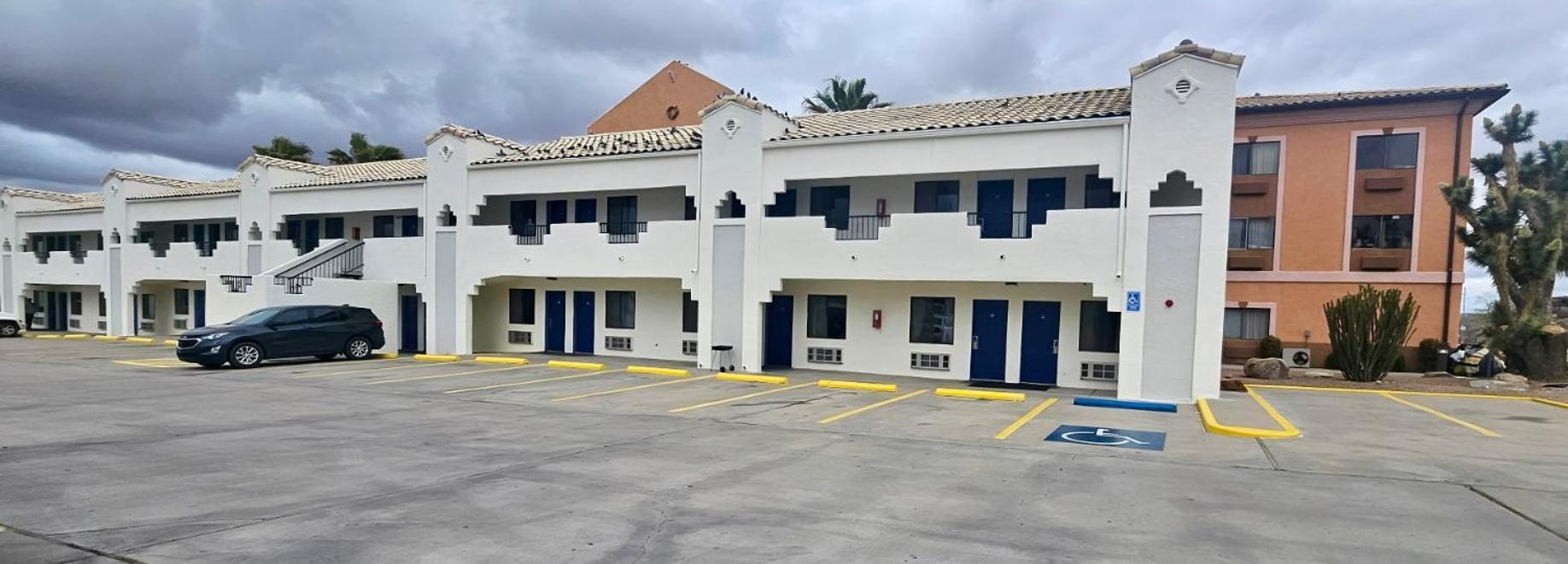 Days Inn By Wyndham Kingman West Exteriör bild