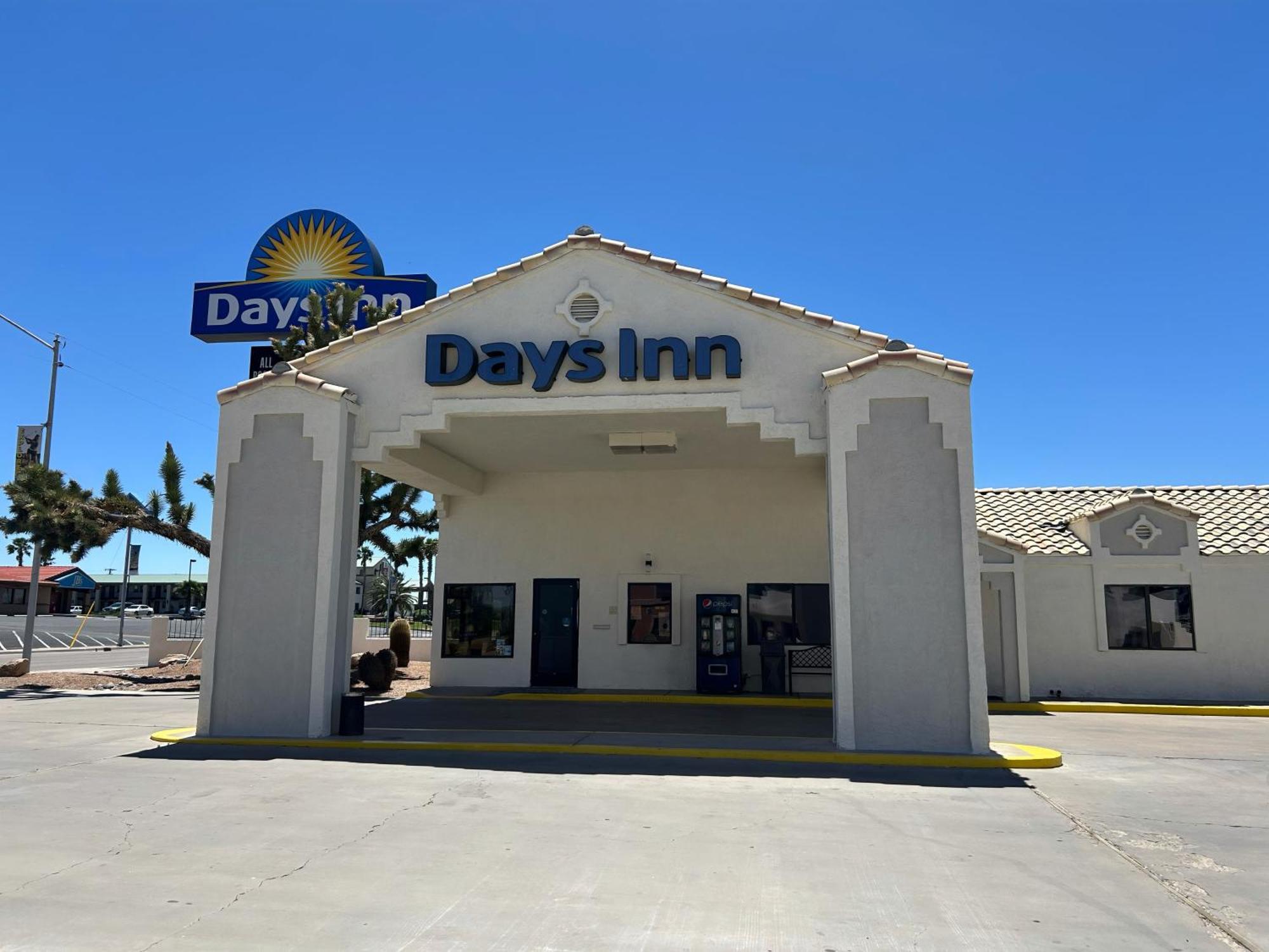 Days Inn By Wyndham Kingman West Exteriör bild