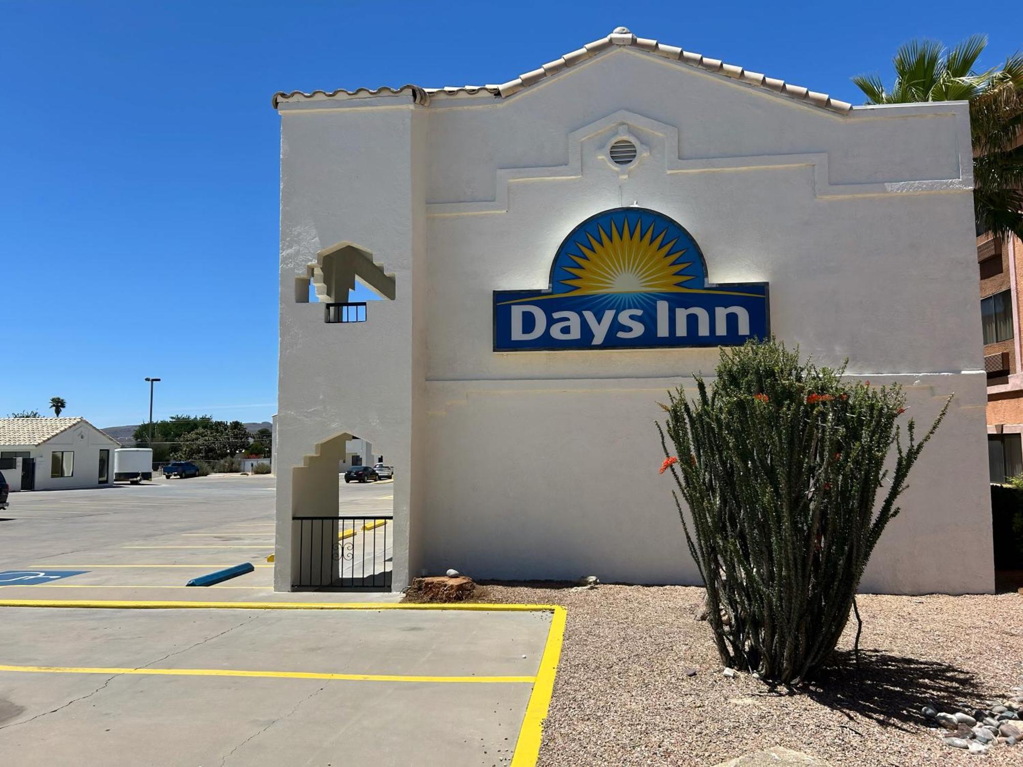 Days Inn By Wyndham Kingman West Exteriör bild