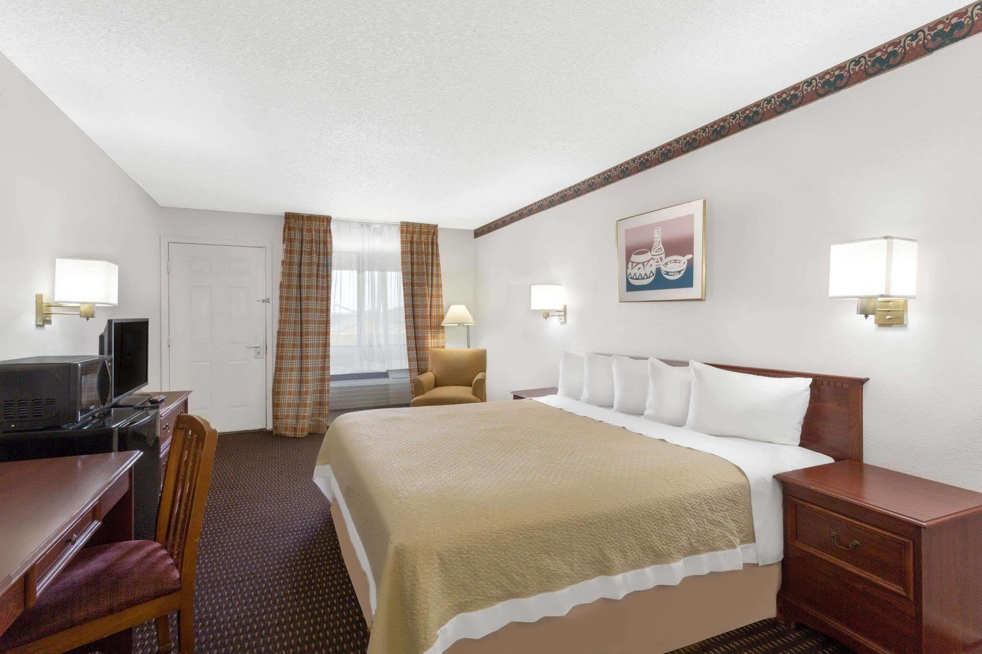 Days Inn By Wyndham Kingman West Exteriör bild